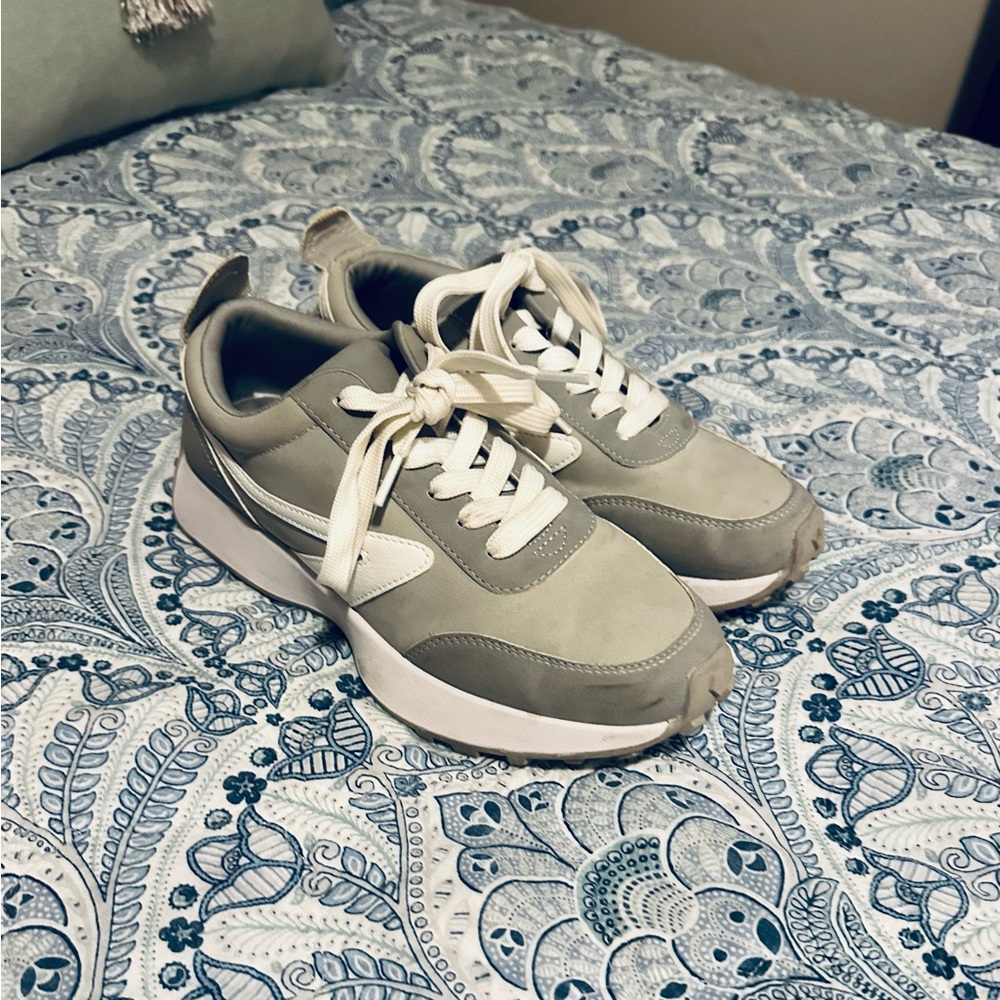 DV Dolce Vita Women's BYNX Sneakers in Gray and White